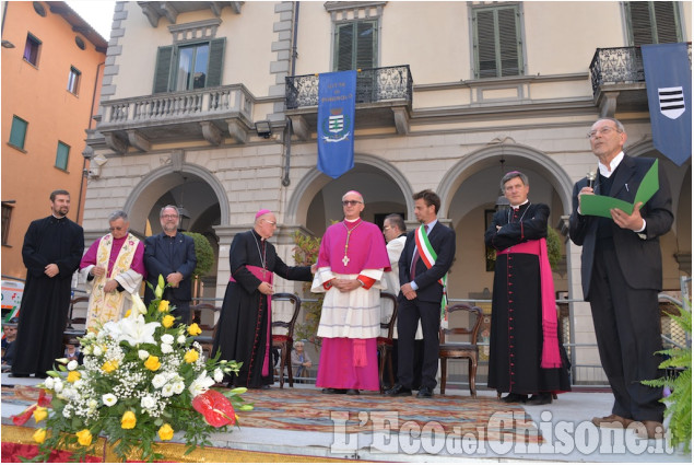 Pinerolo abbraccia il nuovo vescovo Mons. Olivero