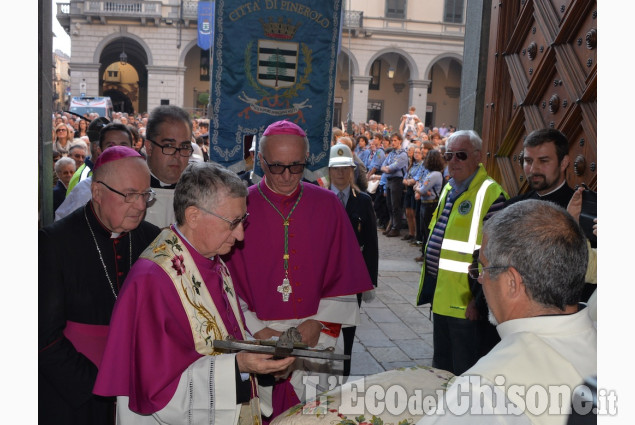 Pinerolo abbraccia il nuovo vescovo Mons. Olivero