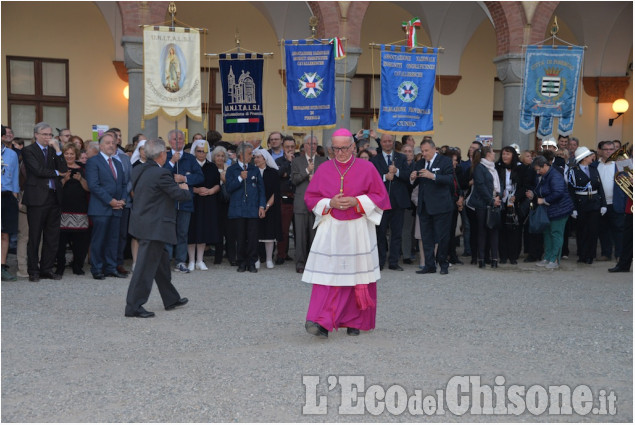 Pinerolo abbraccia il nuovo vescovo Mons. Olivero