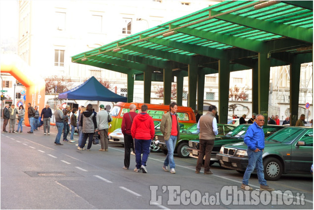 Pinerolo: 5°Raduno auto e moto del passato