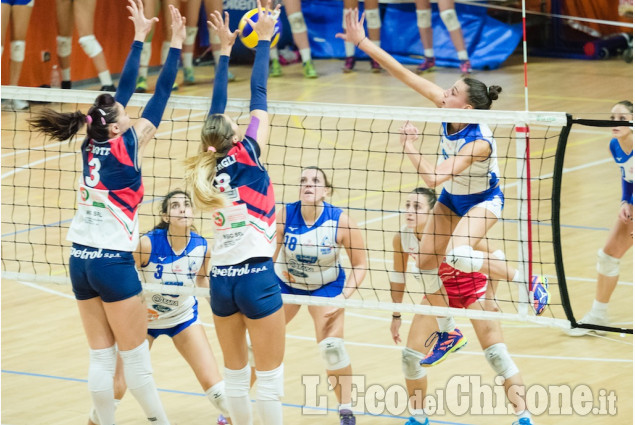 VOLLEY: EUROSPIN PINEROLO VINCE IL BIG-MATCH