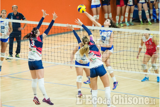 VOLLEY: EUROSPIN PINEROLO VINCE IL BIG-MATCH