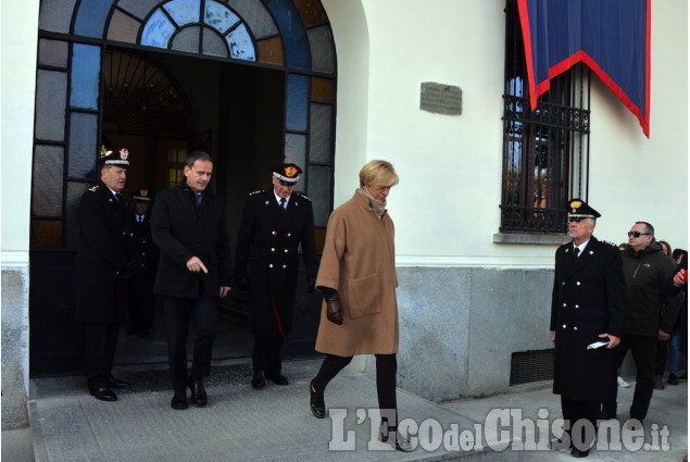 Pinerolo, la Ministra Pinotti ha inaugurato la nuova caserma dei Carabinieri