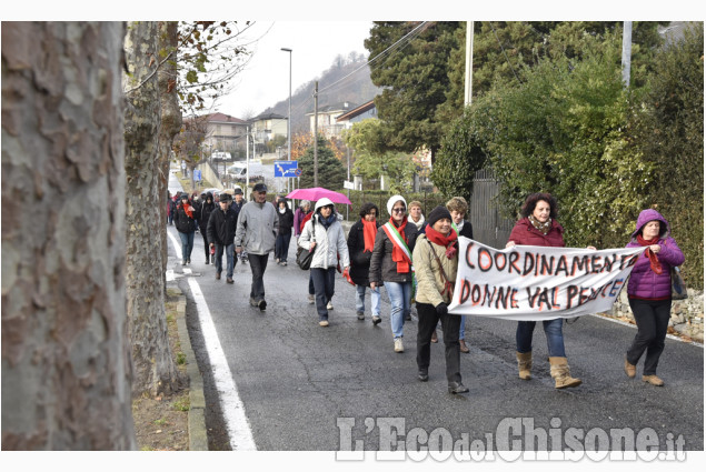 Donne in Val Pellice: cortei contro la violenza a Bobbio, Villar e Torre