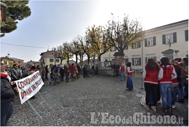 Donne in Val Pellice: cortei contro la violenza a Bobbio, Villar e Torre