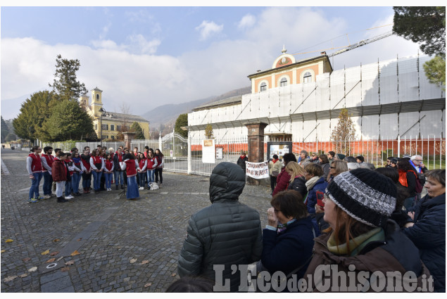 Donne in Val Pellice: cortei contro la violenza a Bobbio, Villar e Torre