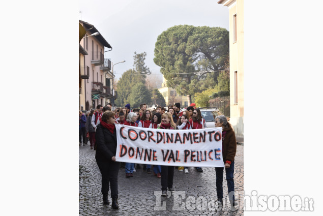 Donne in Val Pellice: cortei contro la violenza a Bobbio, Villar e Torre