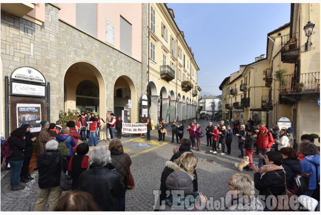 Donne in Val Pellice: cortei contro la violenza a Bobbio, Villar e Torre