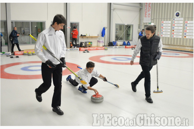 Curling: I giovani dell Africa First Curling Team