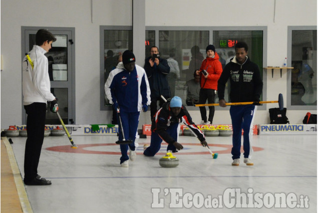 Curling: I giovani dell Africa First Curling Team