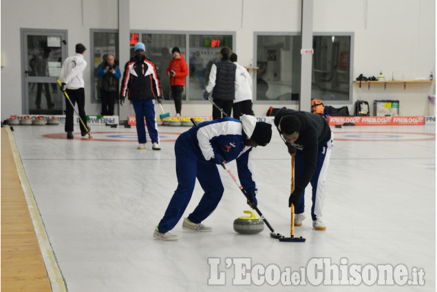 Curling: I giovani dell Africa First Curling Team