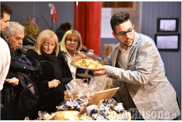 Pinerolo: Panettone in vetrina