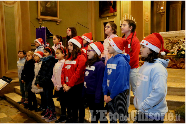 Vinovo: una domenica di iniziative natalizie, dalla corsa dei Babbi Natale al coro delle voci bianche