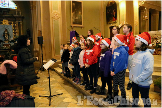 Vinovo: una domenica di iniziative natalizie, dalla corsa dei Babbi Natale al coro delle voci bianche
