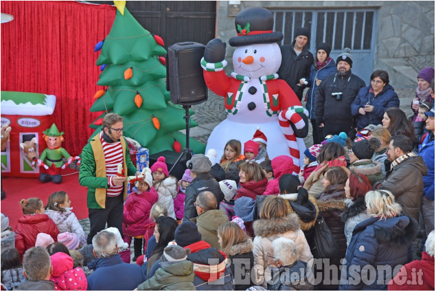 Frossasco: Il Mago e Babbo Natale in piazza