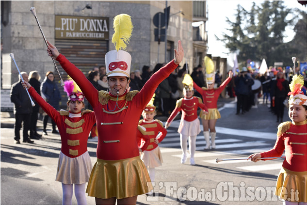Carnevale a Nichelino: sfilano i carri