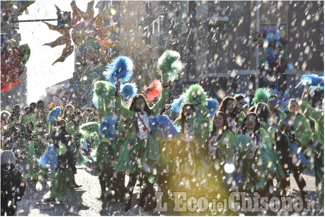 Carnevale a Nichelino: sfilano i carri
