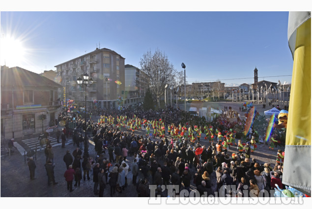 Carnevale a Nichelino: sfilano i carri