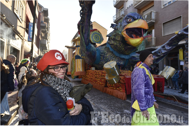 Carnevale a Nichelino: sfilano i carri