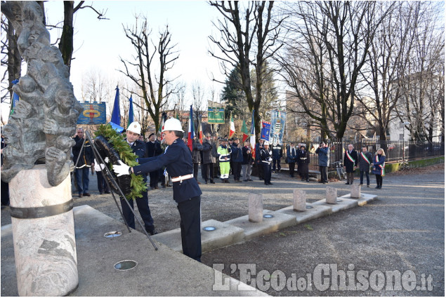 Pinerolo, affollato corteo per la Giornata della Memoria