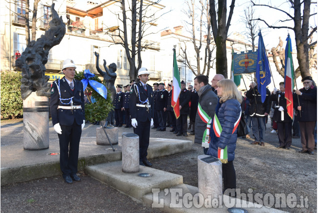 Pinerolo, affollato corteo per la Giornata della Memoria