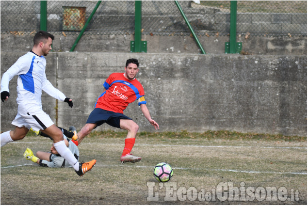 Calcio Prima categoria: derby palpitante a Perosa
