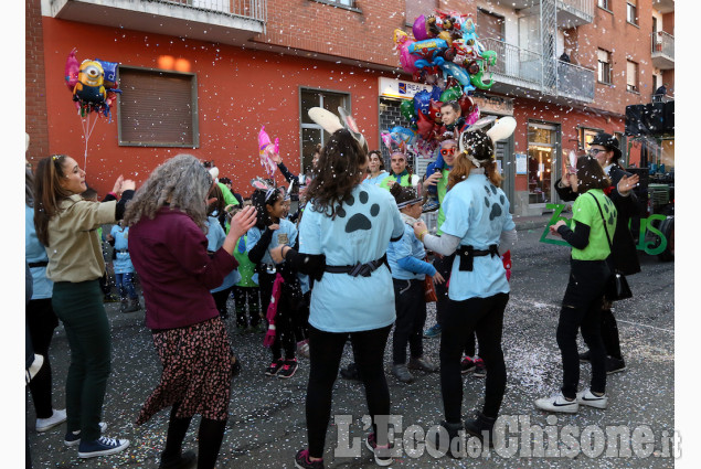 Piobesi la sfilata dei carri di Carnevale