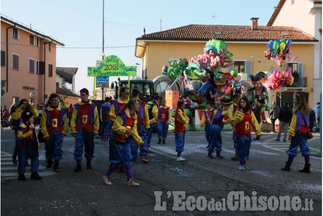 Piobesi la sfilata dei carri di Carnevale