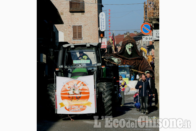 Piobesi la sfilata dei carri di Carnevale