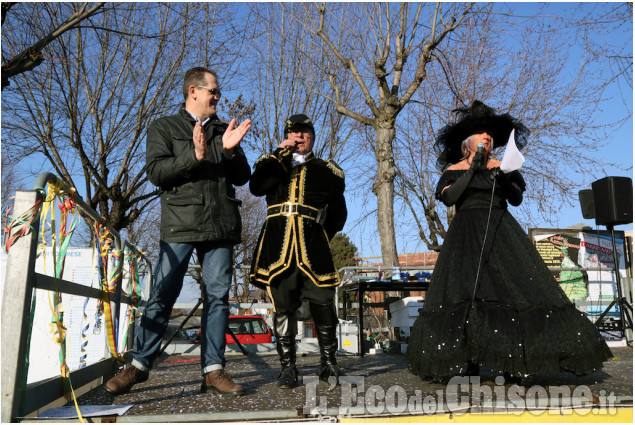 Piobesi la sfilata dei carri di Carnevale