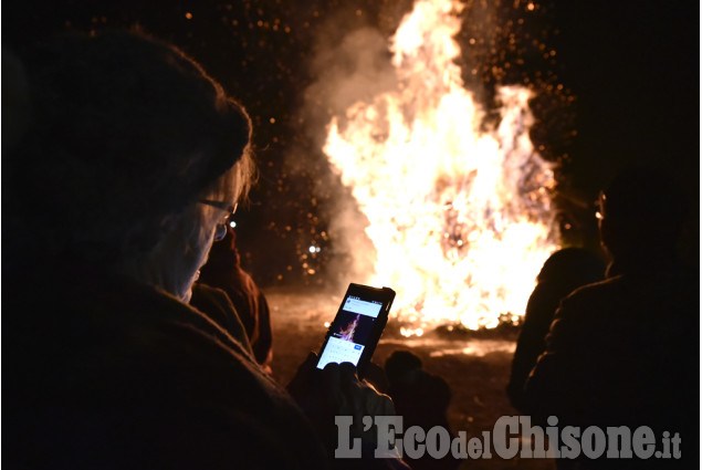 Villar Pellice: fiaccole e falò