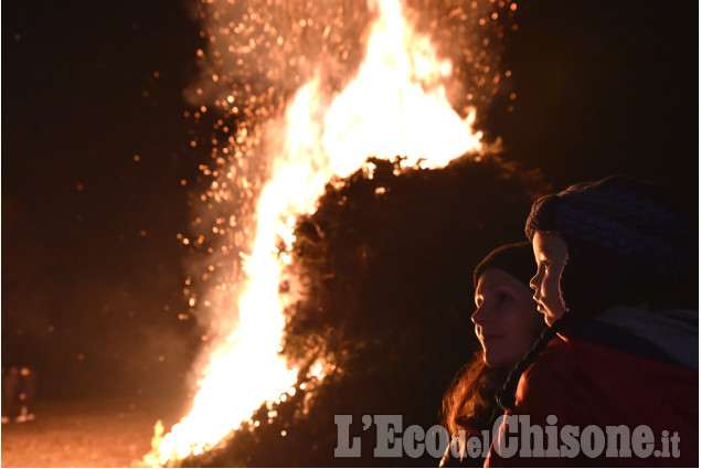 Villar Pellice: fiaccole e falò