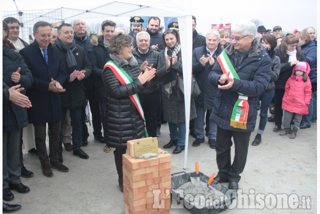 Posa della prima pietra alla scuola elementare intercomunale a Faule-Polonghera.