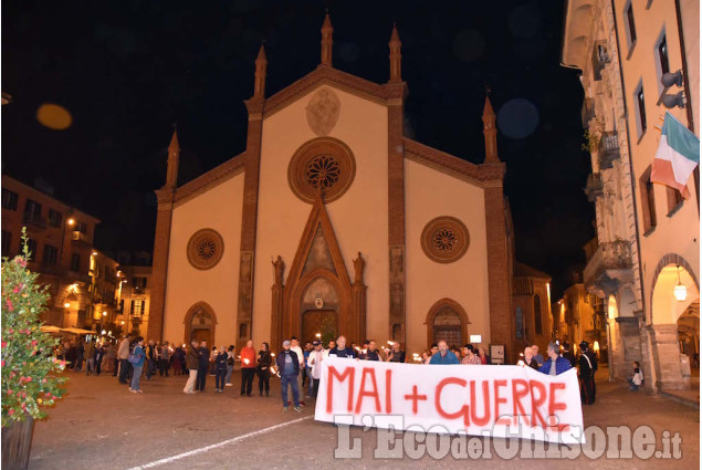 Pinerolo, fiaccolata per la Pace