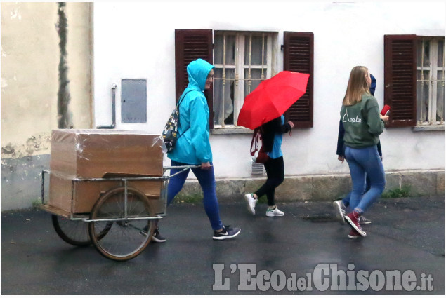 Piobesi: i giovani volontari della Caritas e la raccolta per le case del paese