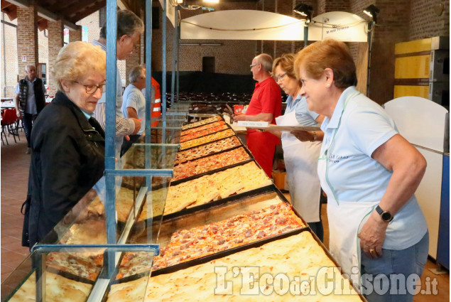 Vinovo: una folla a pizza in cascina