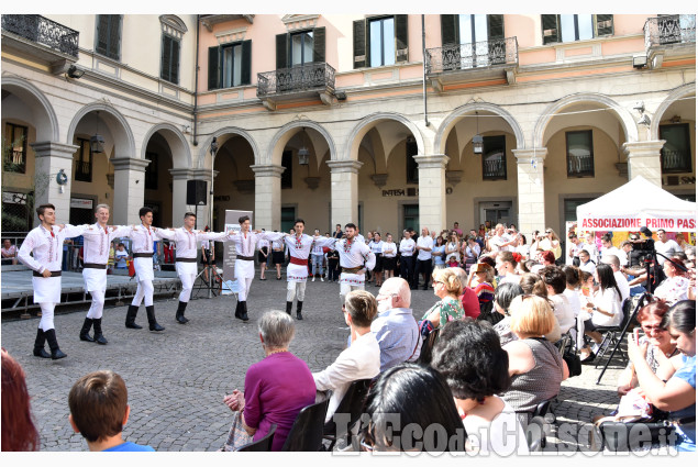 Pinerolo: spettacolo folkloristico romeno