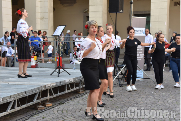 Pinerolo: spettacolo folkloristico romeno