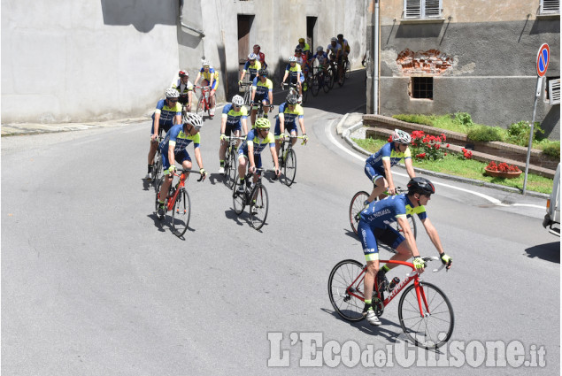 Cicloturisti tra Val Pellice e pianura