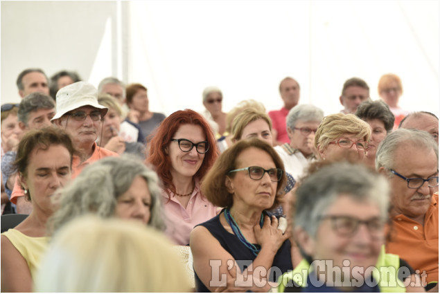 Entusiasmo per il Vescovo di Pinerolo Derio Olivero al lago del Laux