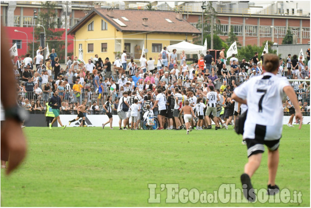 Entusiasmo dei 5000 in Valchisone, azioni di gioco e caccia all&#039;autografo