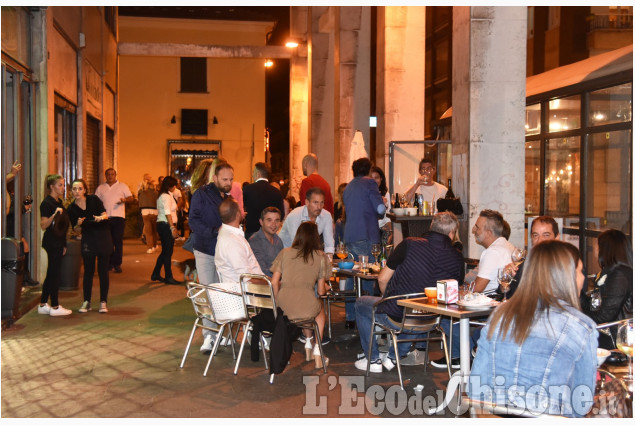 Pinerolo, notte bianca e vetrine in centro