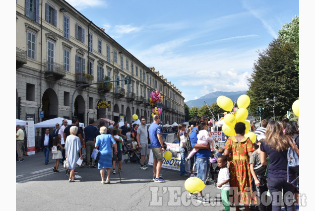 Pinerolo, notte bianca e vetrine in centro