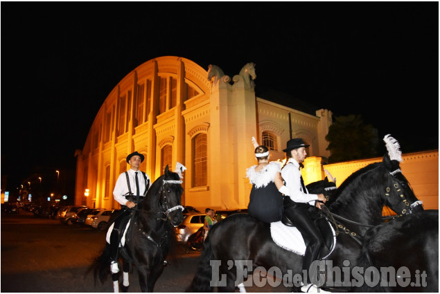 Pinerolo, evoluzioni equestri nel Maneggio Caprilli