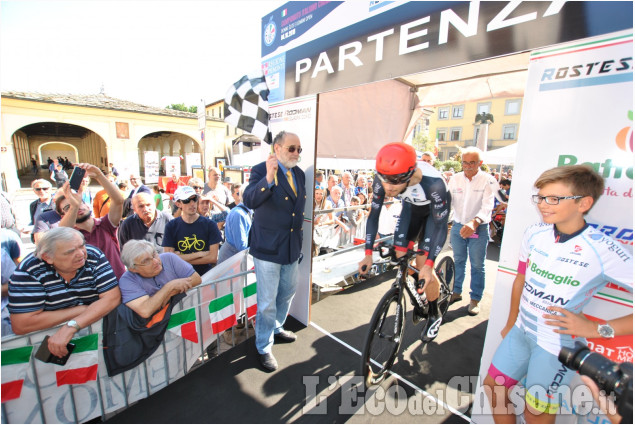 Ciclismo, sotto la Rocca applausi per Super Gianni