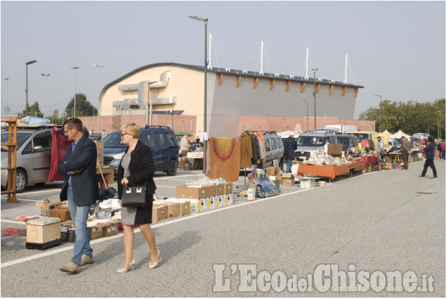 Villafranca: Mercantico al palazzetto 