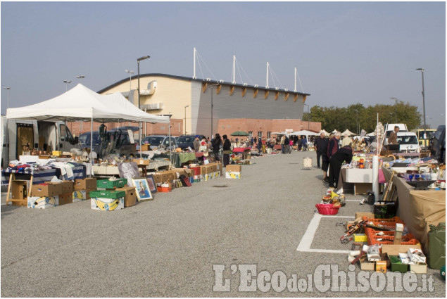 Villafranca: Mercantico al palazzetto 