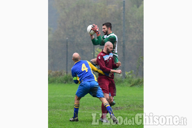 Calcio Prima categoria: pari nel derby a Pinasca 