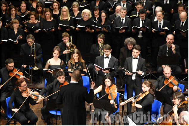 &quot;Requiem&quot; : Teatro pieno per l&#039;iniziativa della Diocesi Pinerolese