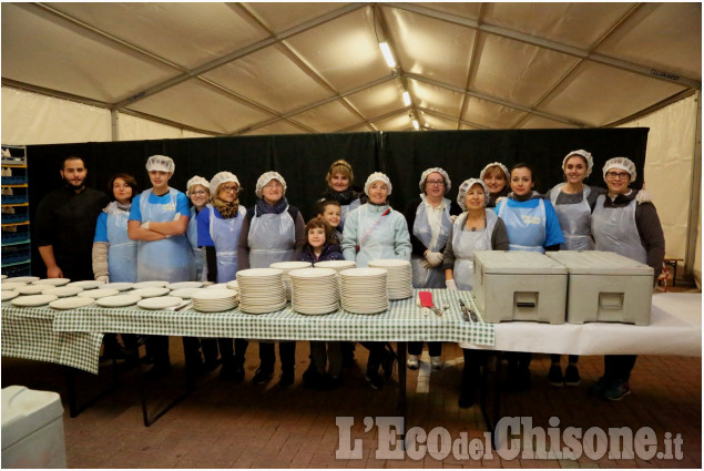 Candiolo: fiera di S. Martino, cena organizzata dai commercianti sotto il tendone